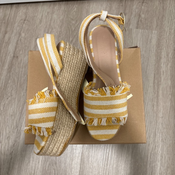 Charlotte Russe Platform shoes - Picture 3 of 3